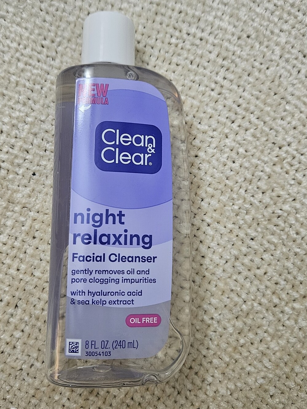 Clean & Clear Night Relaxing Facial Cleanser Oil Free 8 Fl oz.  ***
